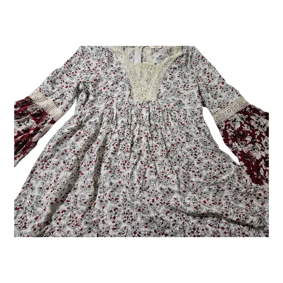 Umgee Floral Bell Sleeve Blouse With Crochet Lace Trim Size Medium - Picture 2 of 9